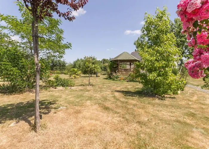 Hébergement de vacances Rénové Avec Jardin, Salle De Jeux Et Vélos, Près Du Canal De Nantes à Brest - Fr-1-306-1016 La Chevallerais